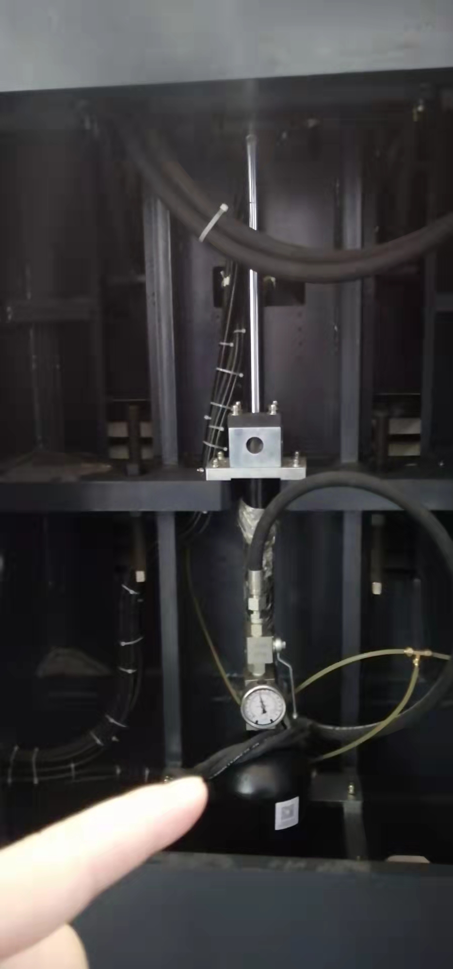 氮气缸-控制 Z 轴重量