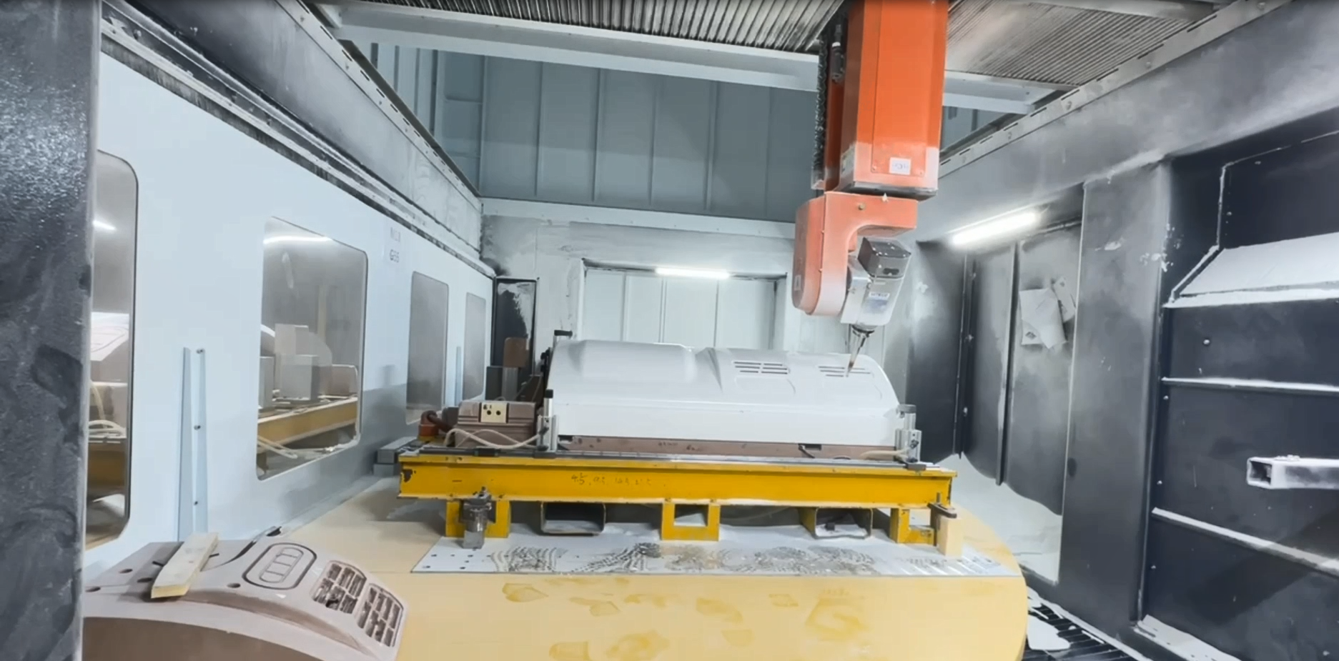  Pantografo CNC a cinque assi con doppia tavola 