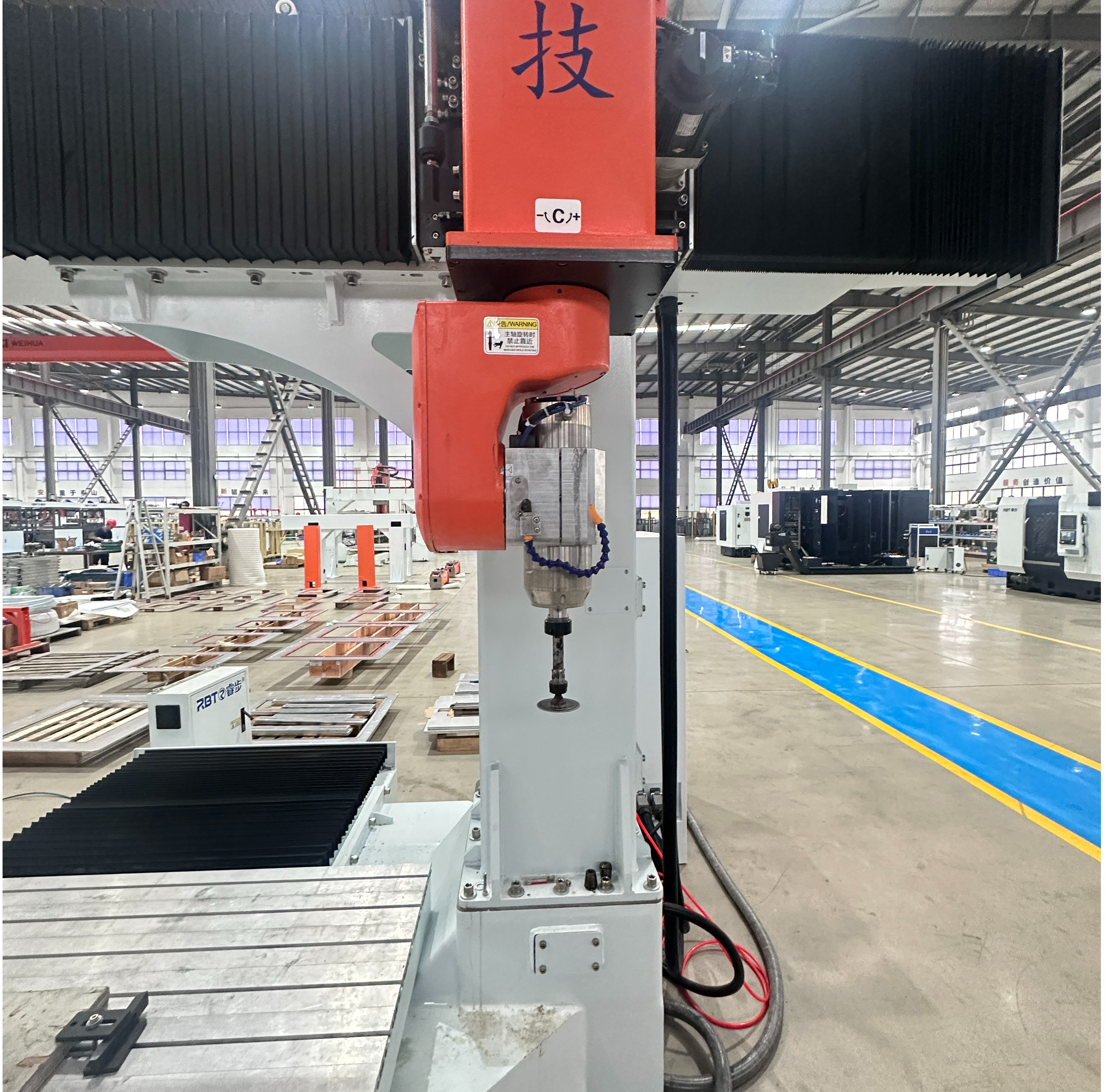 Router CNC a 5 assi approvato CE con doppio worktable per elaborazione PP/PE/PC/PET/ABS