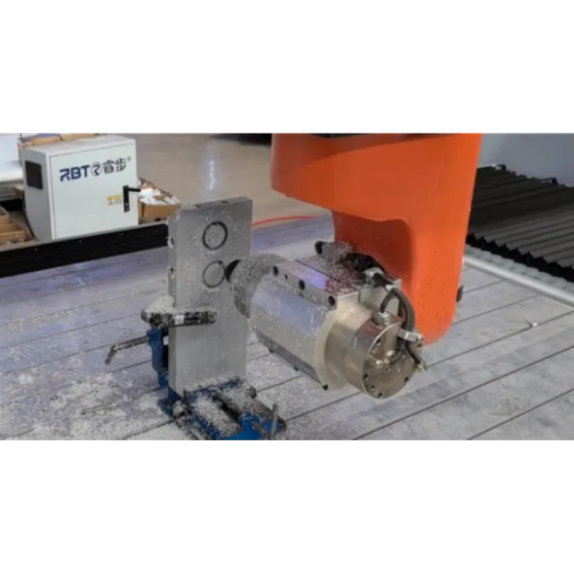 Centro CNC a 5 assi industriali per strutture composite