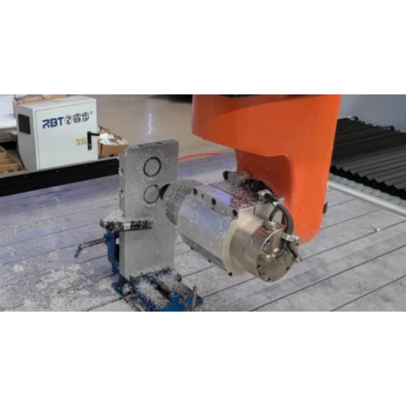 Centro CNC a 5 assi industriali per strutture composite