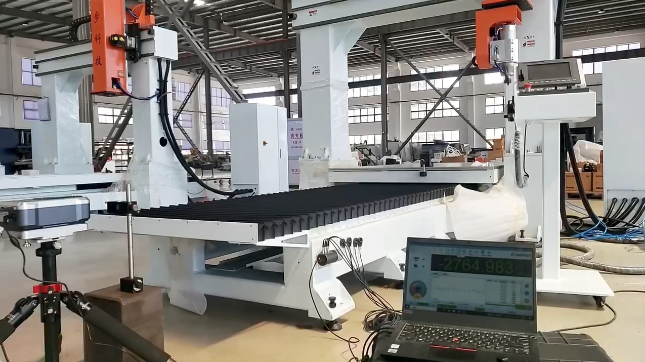 Produttore di centri di lavoro CNC a 5 assi