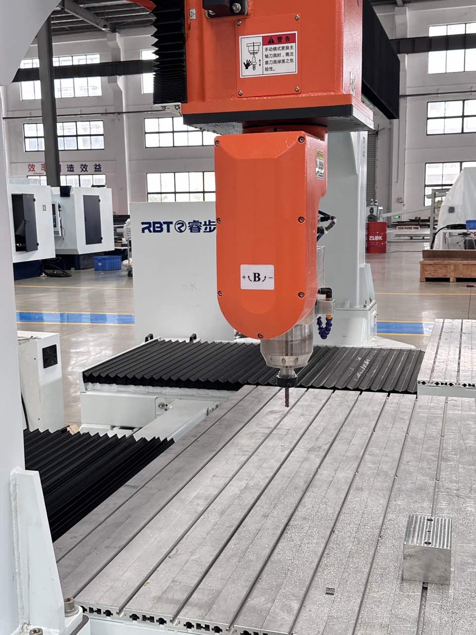 Router CNC a 5 assi approvato CE con doppio worktable per elaborazione PP/PE/PC/PET/ABS