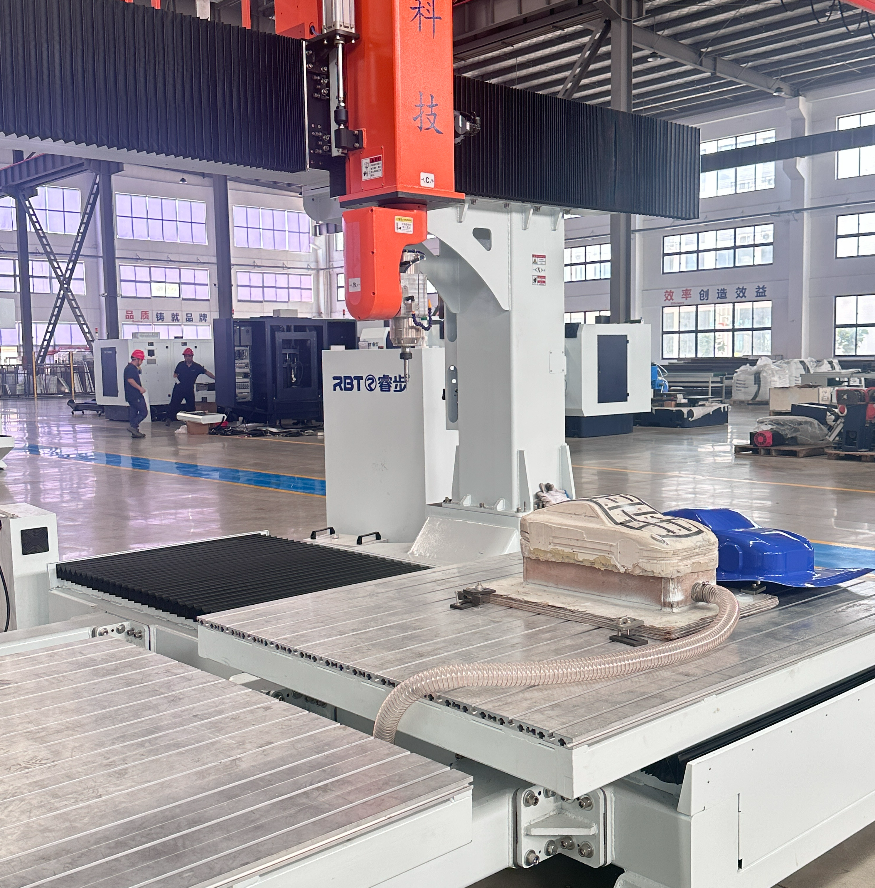 Router CNC a 5 assi approvato CE con doppio worktable per elaborazione PP/PE/PC/PET/ABS