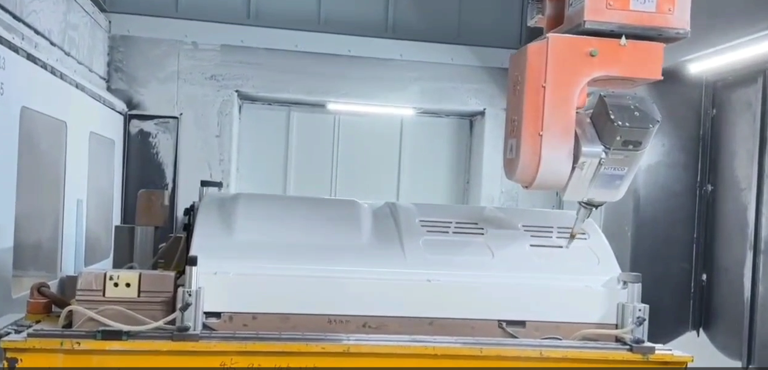 taglio e foratura della fibra di vetro