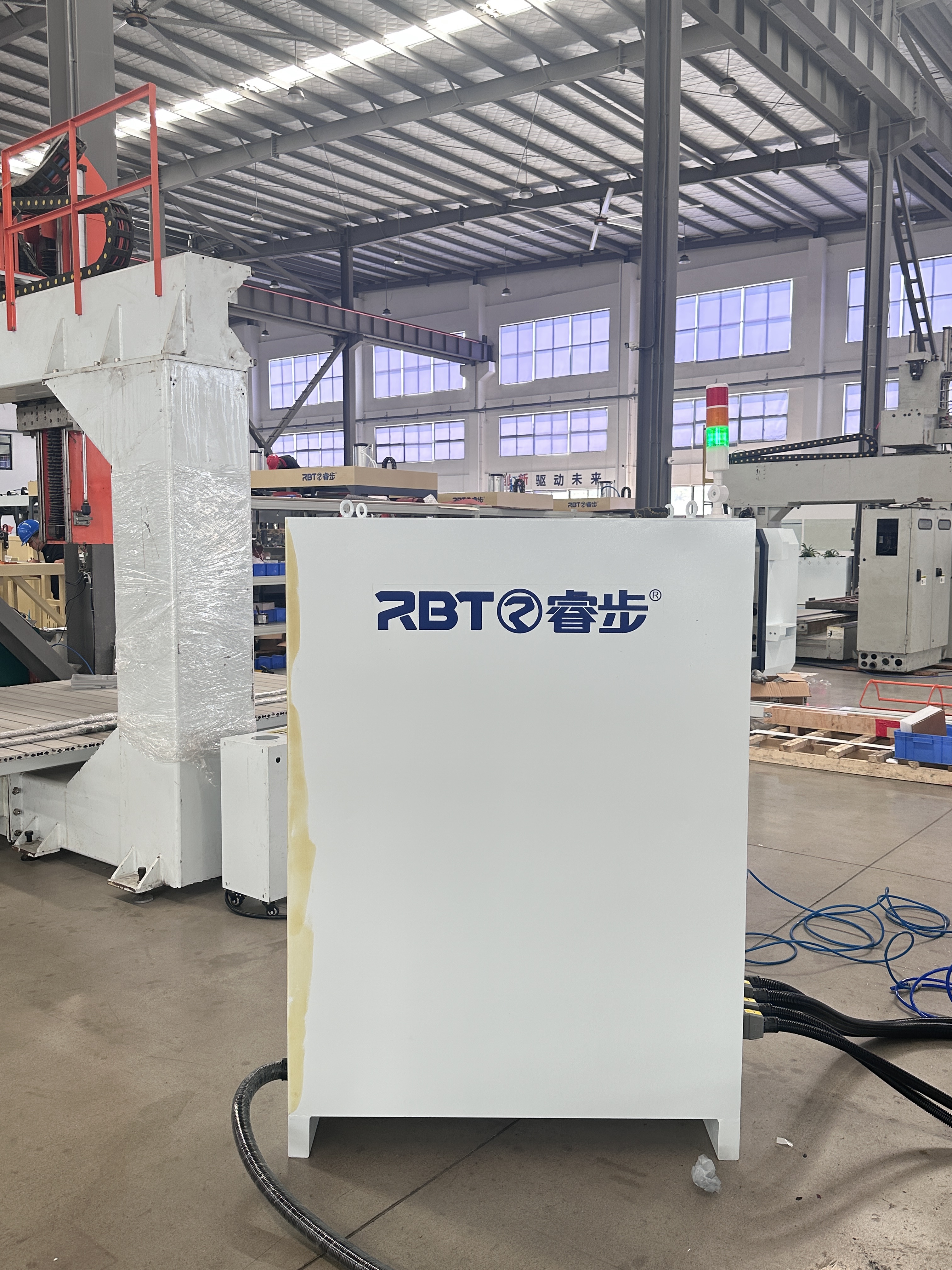 Router incisione CNC a 5 assi a 5 assi per parti del tubo in fibra di carbonio