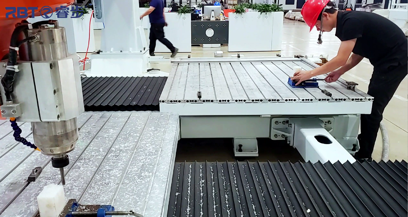 5 assi CNC Machine con tabella gemella