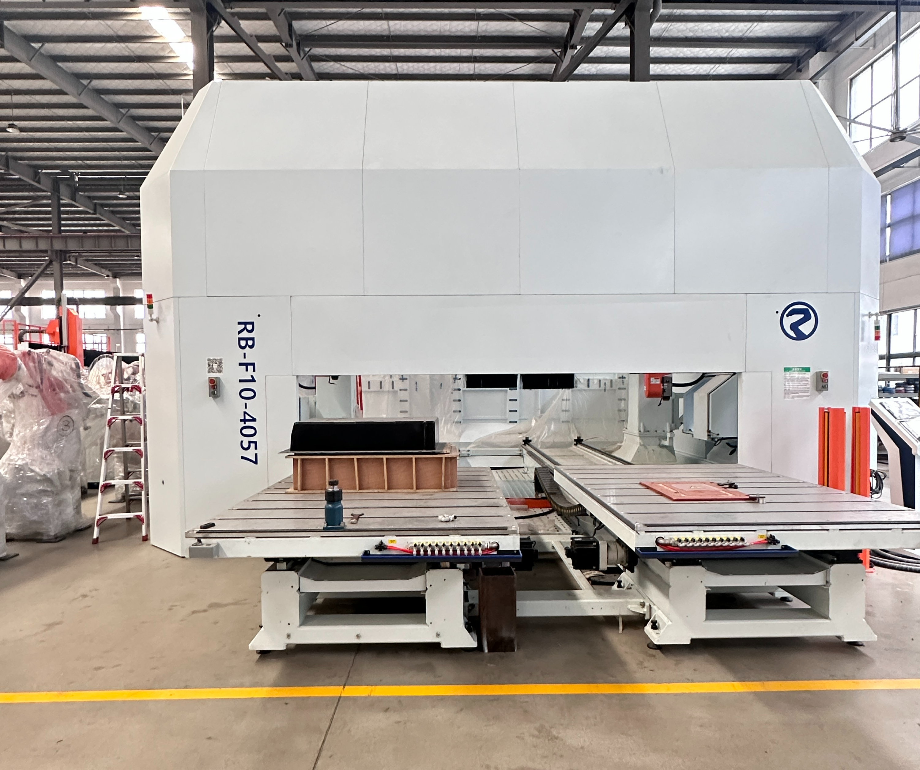 Router CNC a 6 assi a più prestazioni a più prestazioni con raccolta di polvere per parti di legno sostitutivo