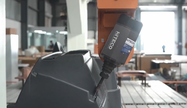 Centro di lavoro CNC a 5 assi ad alta velocità con doppi mandrini per la precisione